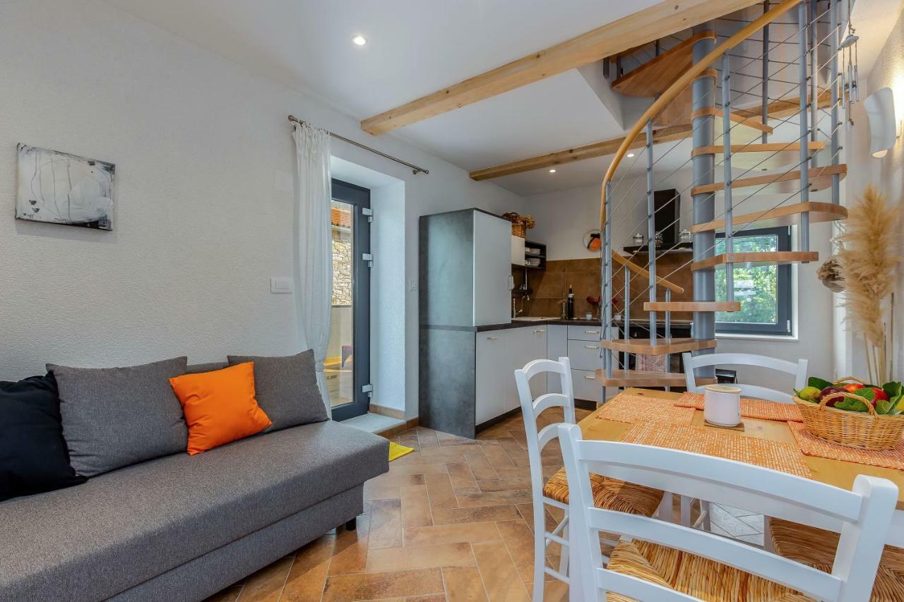 Li Apartment *