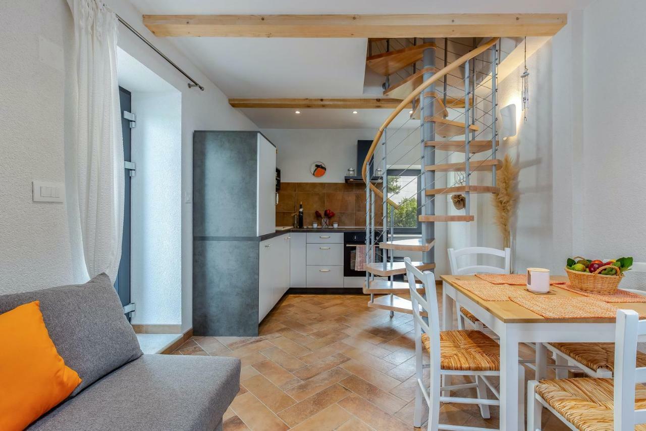 Li Apartment *