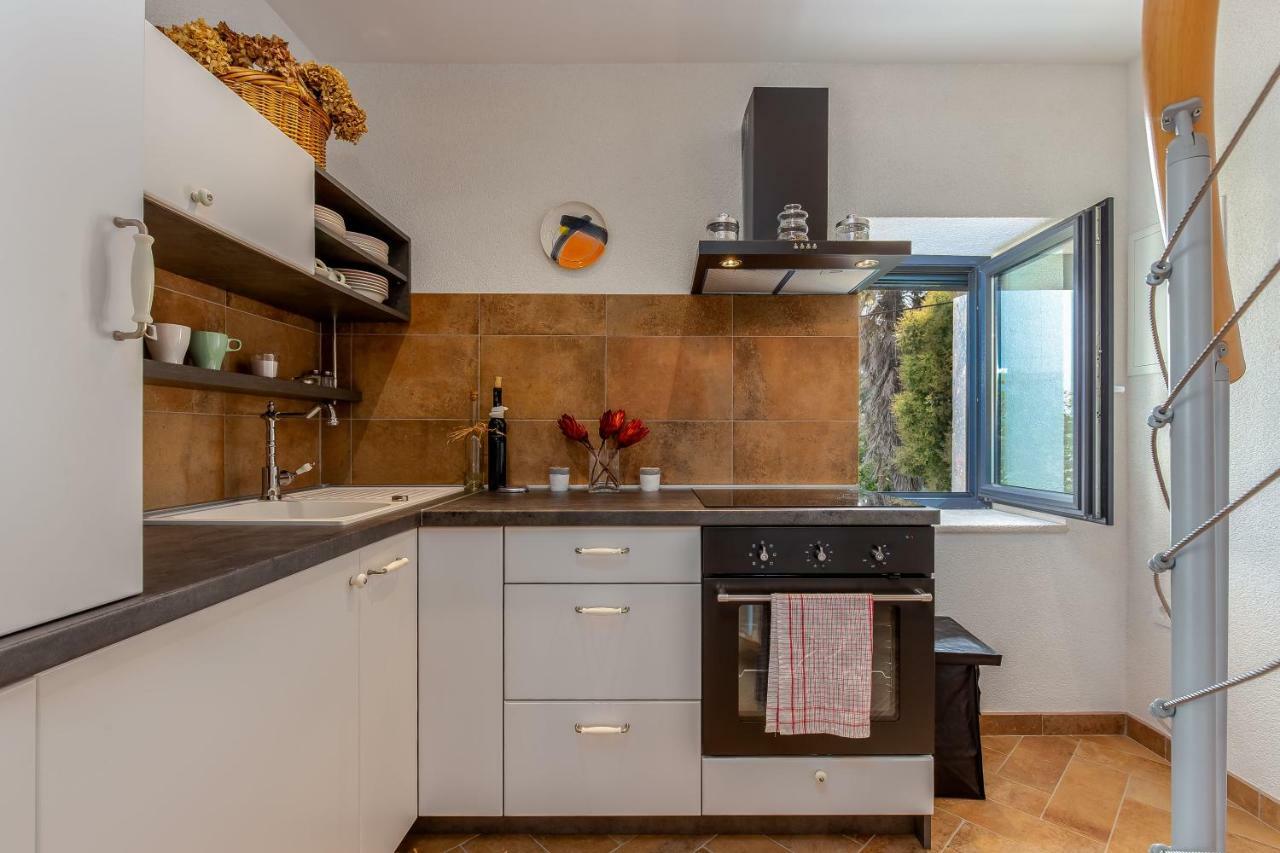 Li Apartment *